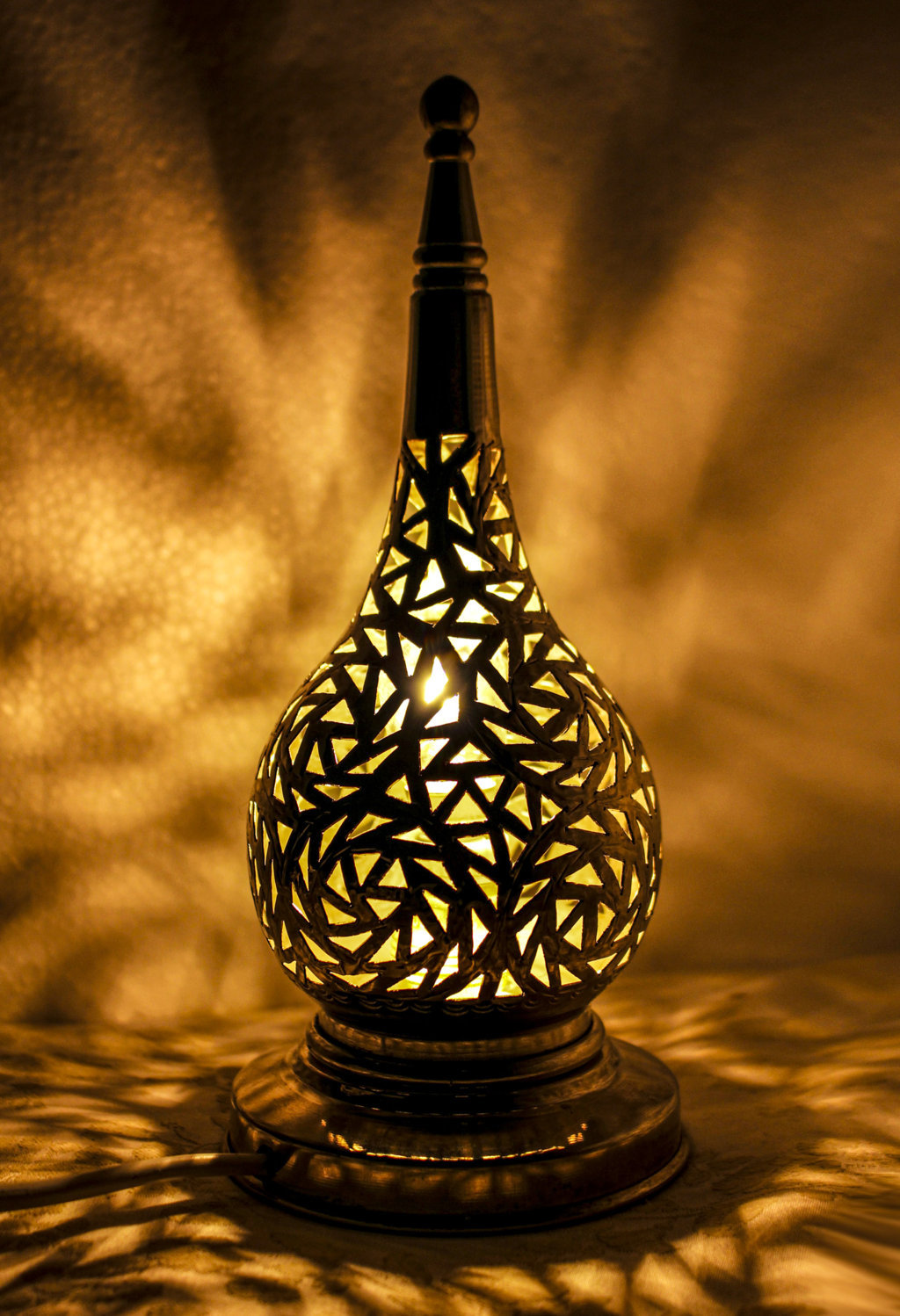 Tropfenformige Messinglampe