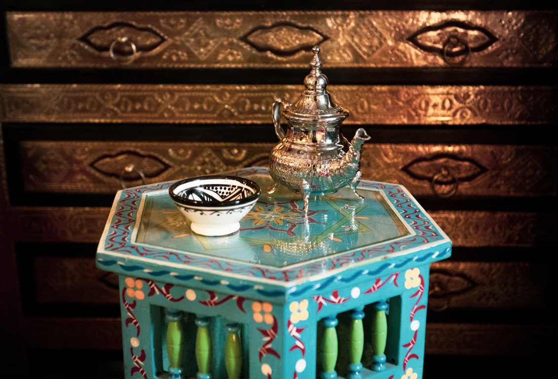 Marokkanischer Beistelltisch aus Holz hellblau