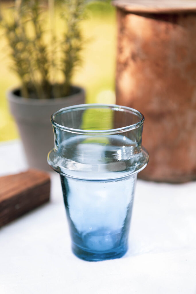 Verre Beldi aus recyceltem Glas (blau)