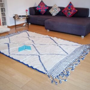 Berber rug white and blue in livingroom